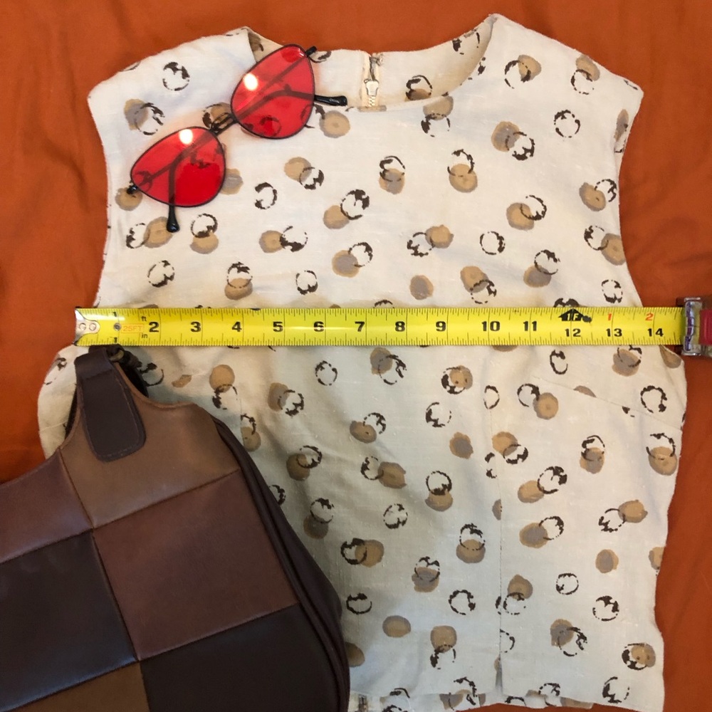 Cropped 60s Mod top with zipper back and retro pattern!